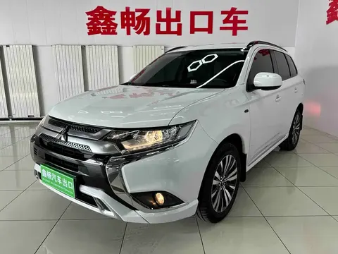 Mitsubishi Outlander 2022 купить в Москве
