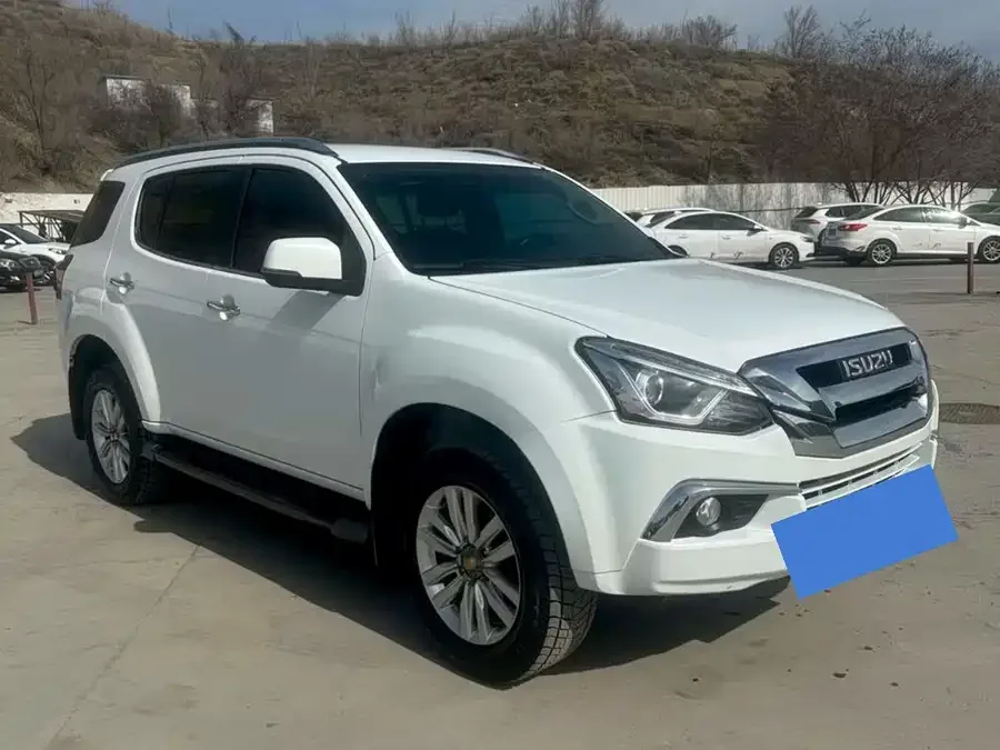 Isuzu mu-X mu-X 2020 1.9T Diesel Automatic 4WD Jinyue Edition 5-seater National VI 2023 — фото 1, купить с доставкой в Москву