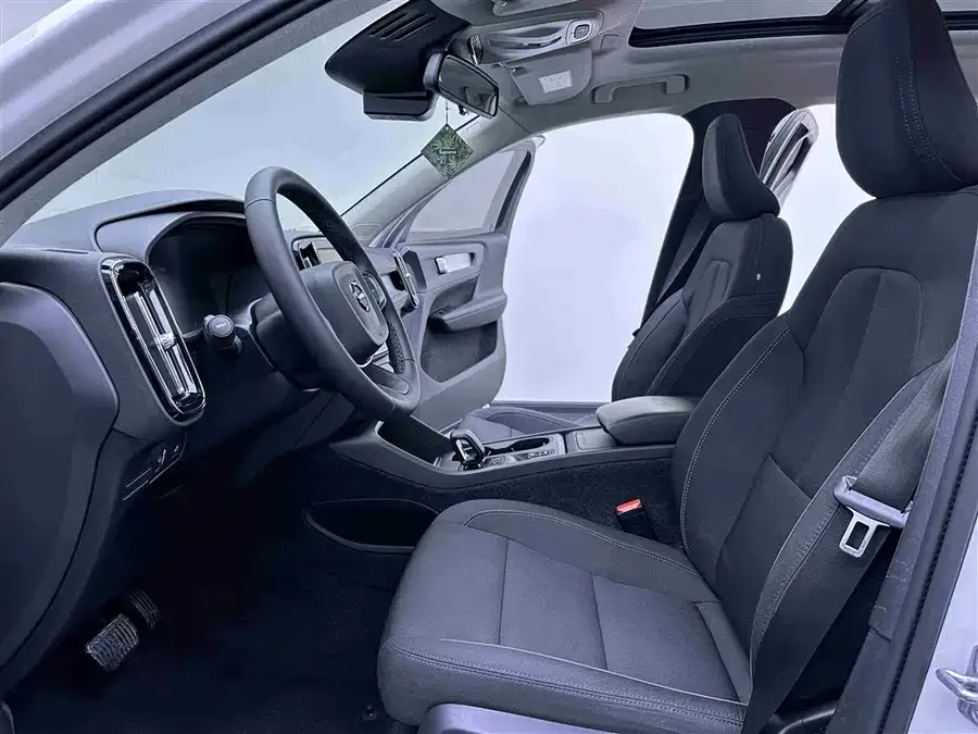 Volvo XC40 2022 T4 four-wheel drive smart travel fashion version 2022 — миниатюра 5