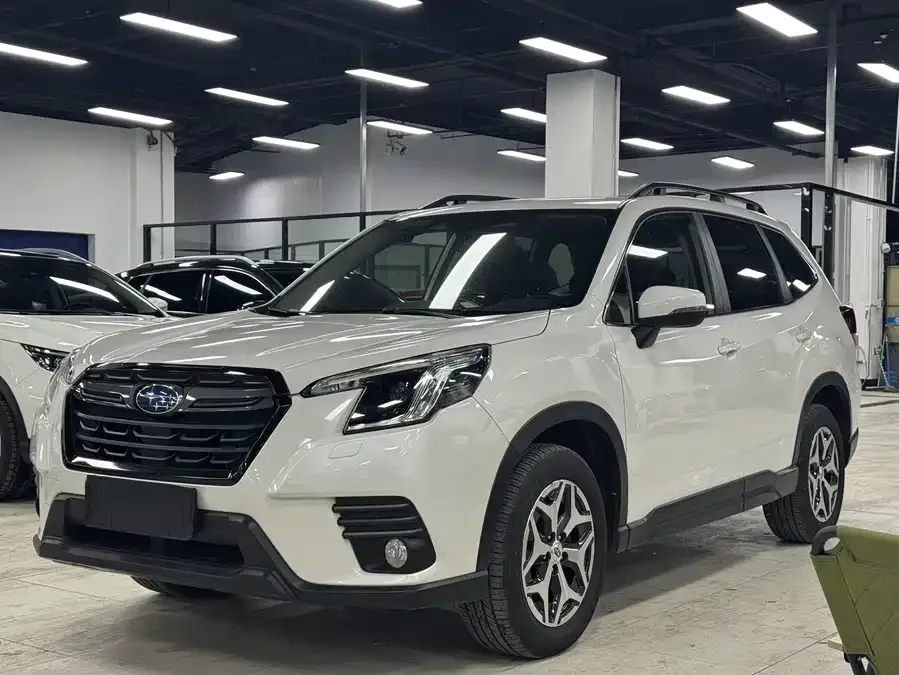 Subaru Forester 2022 Forester 2.0i AWD Luxury Edition 2022 — фото 1, купить с доставкой в Москву