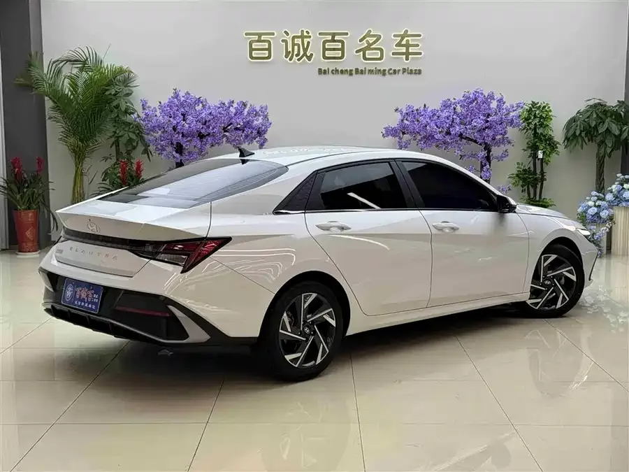 Hyundai Elantra Elantra 2023 1.5L CVT LUX Premium Edition 2024 — миниатюра 2