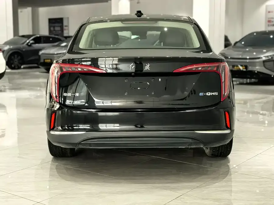 Hongqi E-QM5 Hongqi E-QM5 2023 Basic Travel Edition 2023 — миниатюра 2