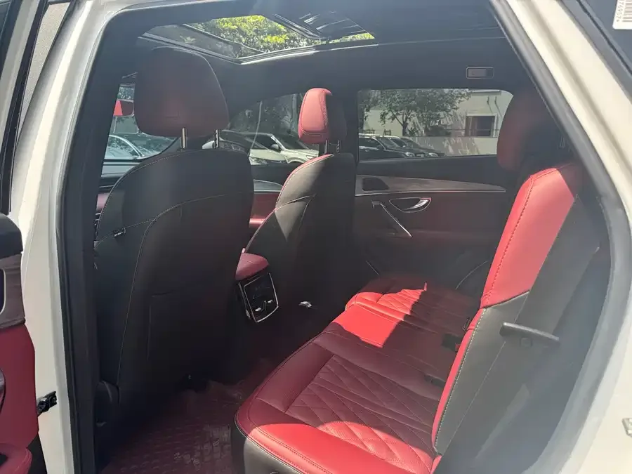 Jetour X70 PLUS JETOUR X70 PLUS 2024 Champion Edition 1.5T DCT Champion PRO 7 Seaters 2024 — миниатюра 2