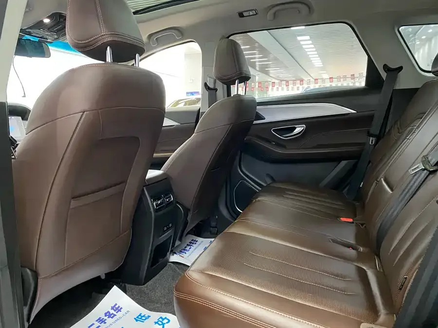 Jetour X95 JETOUR X95 2024 1.6T DCT Era Edition 7 Seaters 2025 — миниатюра 2