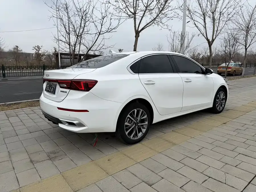 Kia K3 2021 1.5L CVT Fashion Edition 2022 — миниатюра 3