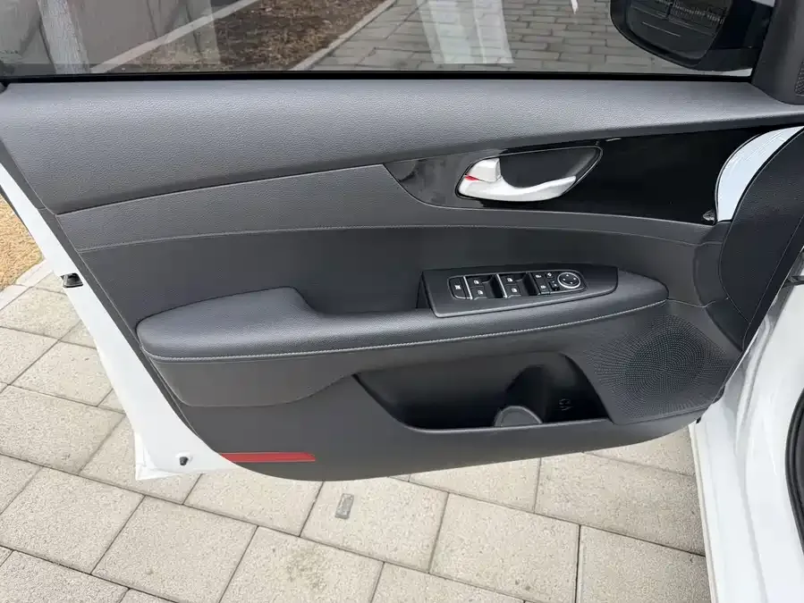 Kia K3 2021 1.5L CVT Fashion Edition 2022 — миниатюра 4