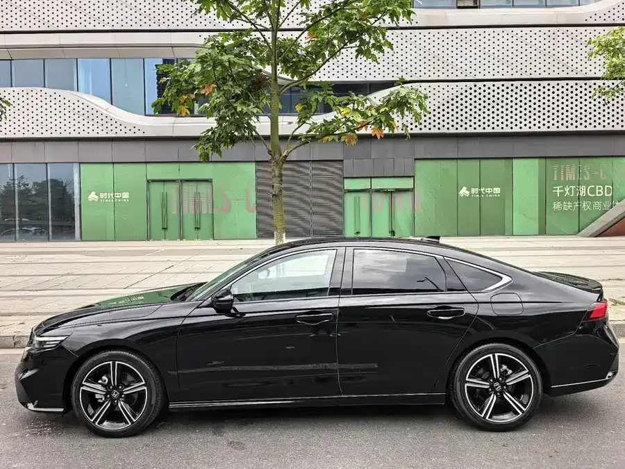 Honda Inspire 2023 Insignia 260TURBO Fine Edition 2023 — миниатюра 2