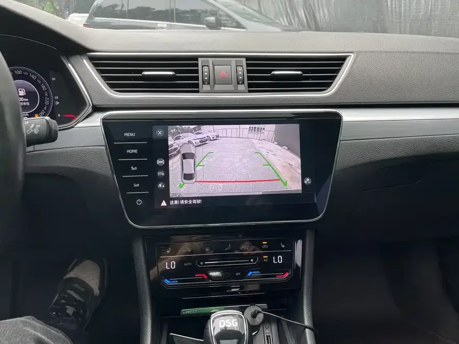 Skoda SuperB Superb 2023 facelifted TSI280 DSG exclusive version 2024 — миниатюра 4