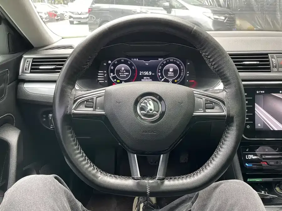 Skoda SuperB Superb 2023 facelifted TSI280 DSG exclusive version 2024 — миниатюра 5