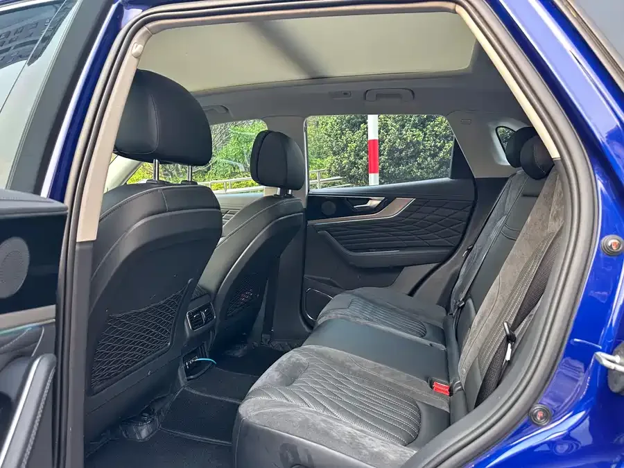 Hongqi HS5 Hongqi HS5 2022 facelift 2.0T Zhilian Qixiang Edition 2023 — миниатюра 4