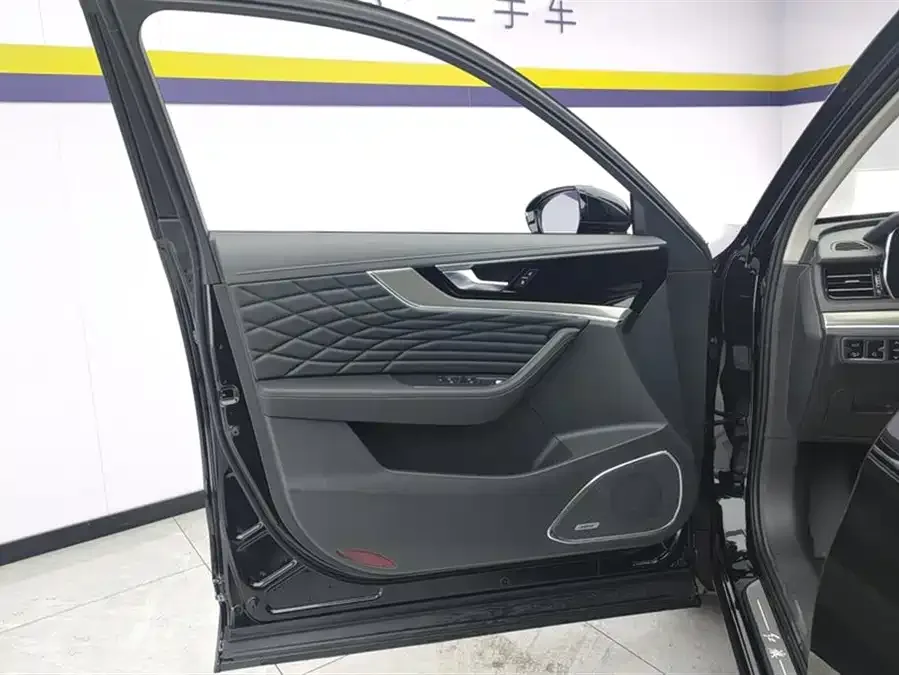 Hongqi HS5 Hongqi HS5 2022 facelift 2.0T Zhilian Qixiang four-wheel drive version 2023 — миниатюра 4