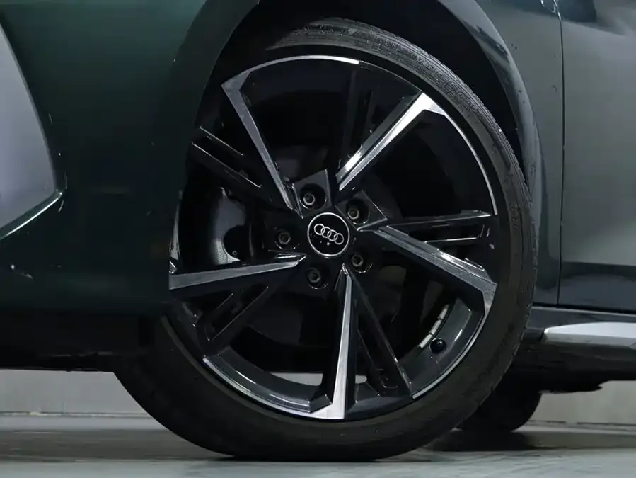 Audi A3 2024 Sportback 35 TFSI stylish and sporty 2024 — миниатюра 3