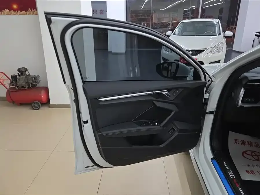 Audi A3 2024 A3L Limousine 35 TFSI Fashion Sports 2024 — миниатюра 4