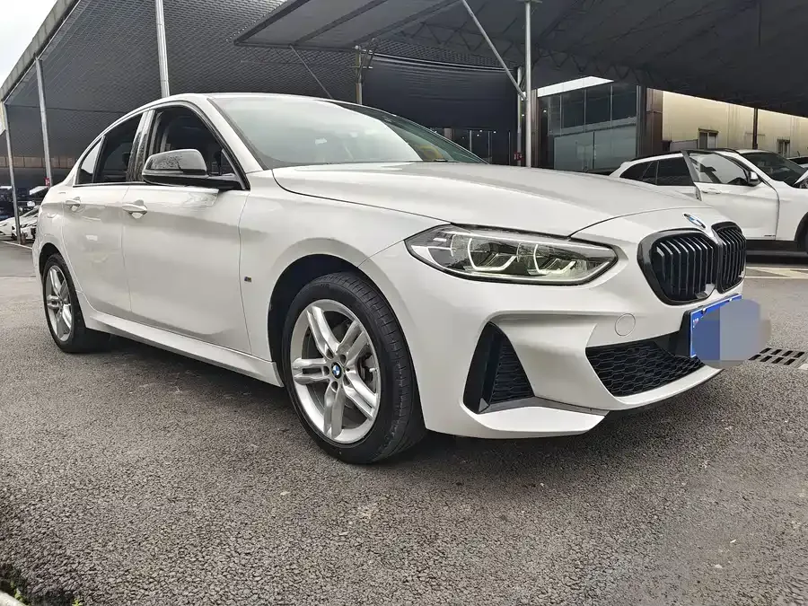 BMW 1 series BMW 1 Series 2022 120i M Sport Night Edition 2022 — миниатюра 3