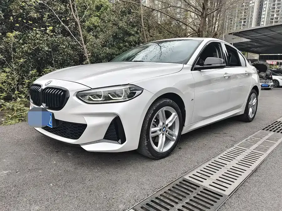 BMW 1 series BMW 1 Series 2022 120i M Sport Night Edition 2022 — фото 1, купить с доставкой в Москву