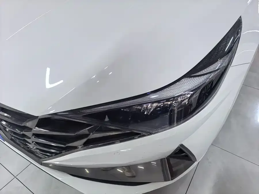 Hyundai Elantra Elantra 2022 1.5L CVT LUX Premium Edition 2023 — миниатюра 4