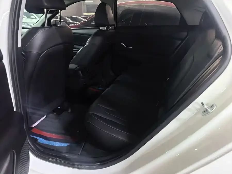 Hyundai Elantra Elantra 2022 1.5L CVT LUX Premium Edition 2023 — миниатюра 5