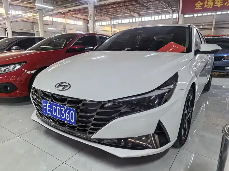 Hyundai Elantra Elantra 2022 1.5L CVT LUX Premium Edition 2023 — фото 1, купить с доставкой в Москву