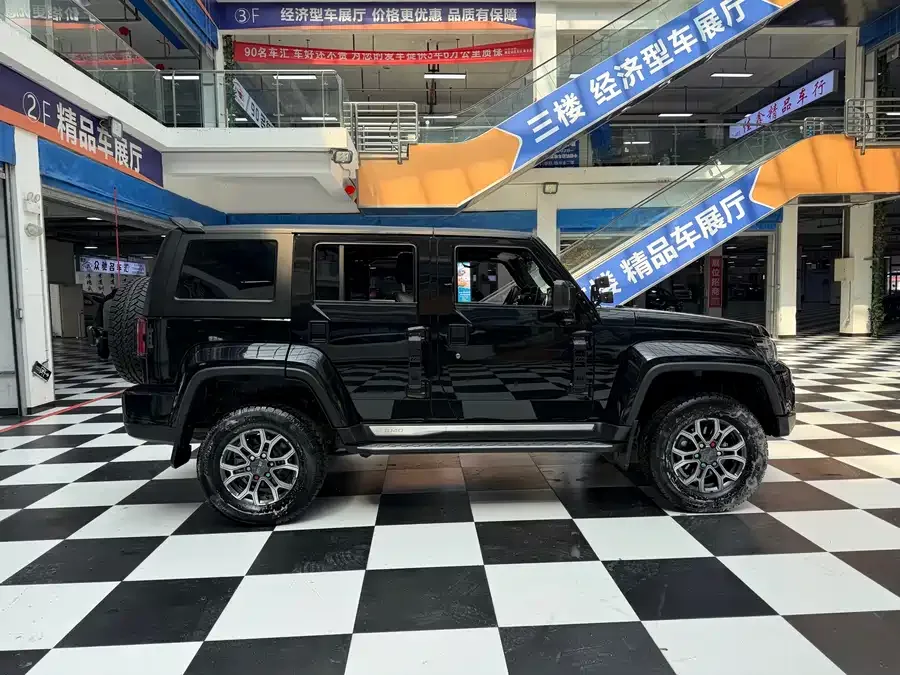 BAIC BJ40 Beijing Off-road BJ40 2023 2.0T Automatic 4WD City Hunter Edition Knight Edition 2023 — миниатюра 2