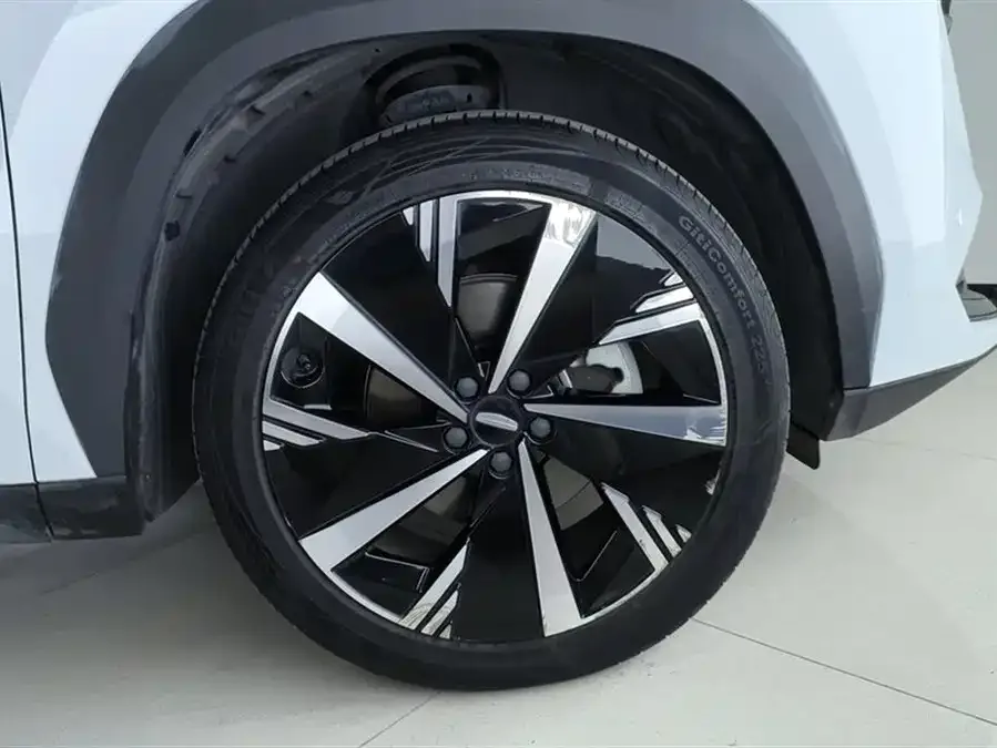 Geely Atlas L Boyue L 2023 1.5TD DCT Premium Edition 2023 — миниатюра 2