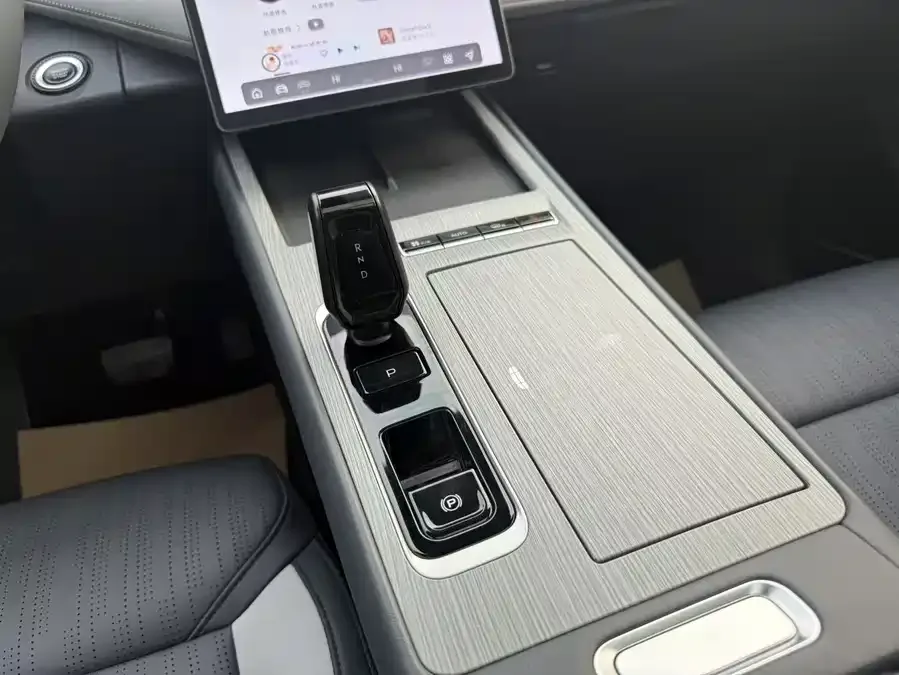 Geely Atlas L Boyue L 2024 1.5TD DCT Premium Edition 2024 — миниатюра 3