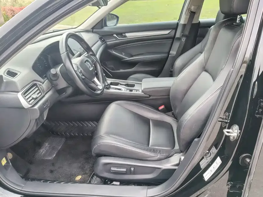 Honda Accord Accord 2022 260TURBO Deluxe Edition 2023 — миниатюра 4