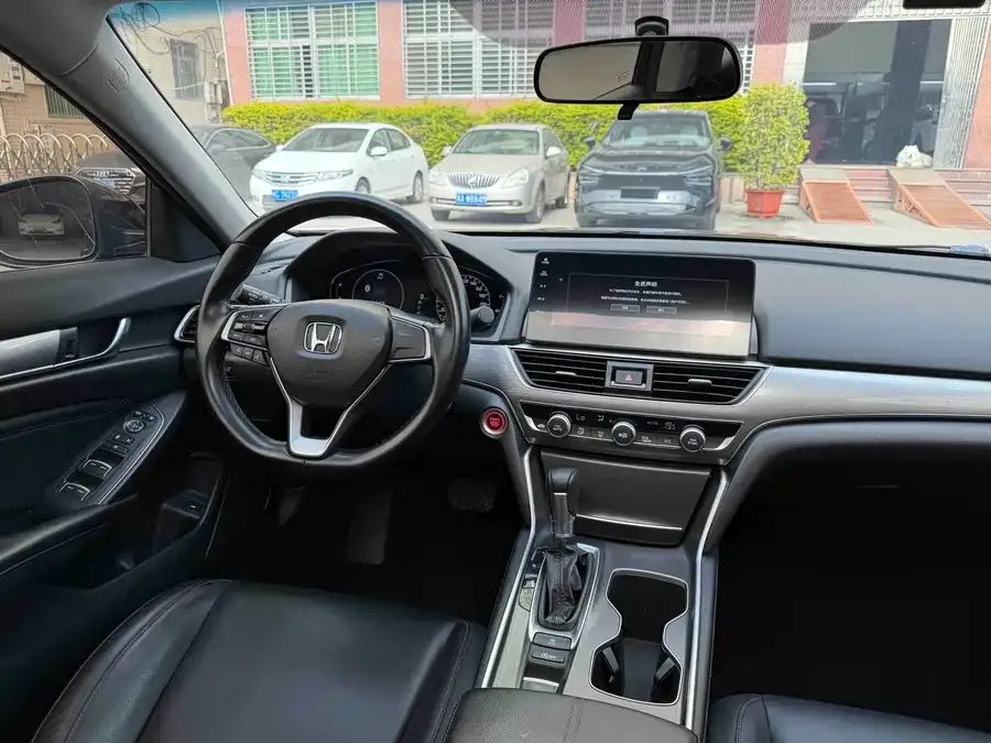 Honda Accord Accord 2022 260TURBO Deluxe Edition 2023 — миниатюра 5