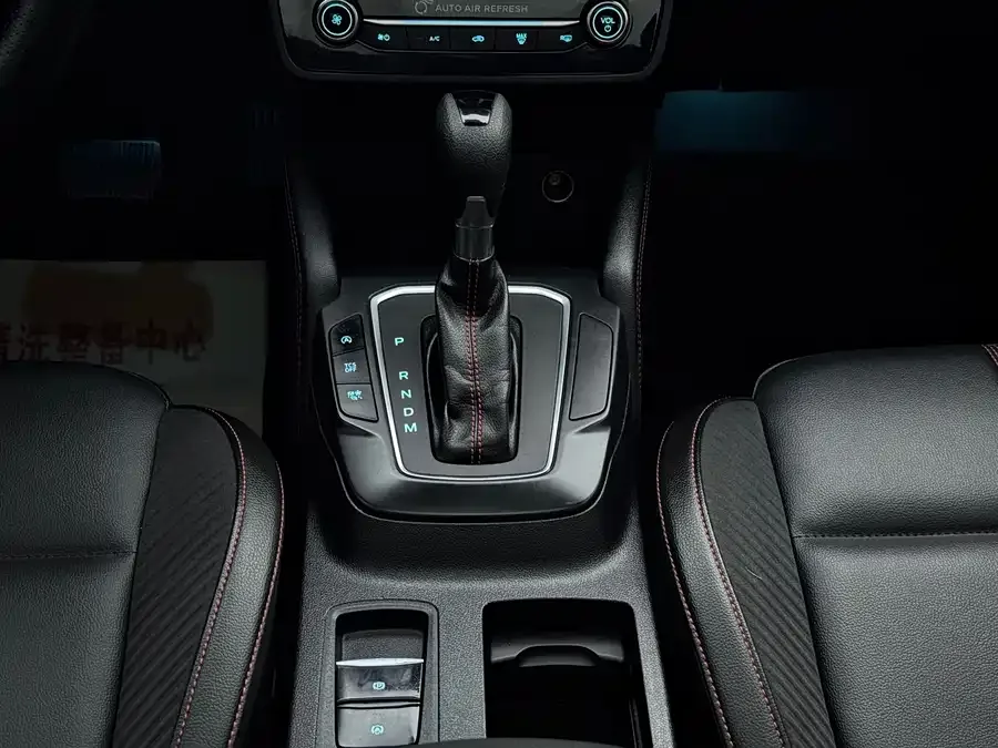 Ford Focus Focus 2022 sedan EcoBoost 180 automatic ST Line 2022 — миниатюра 4