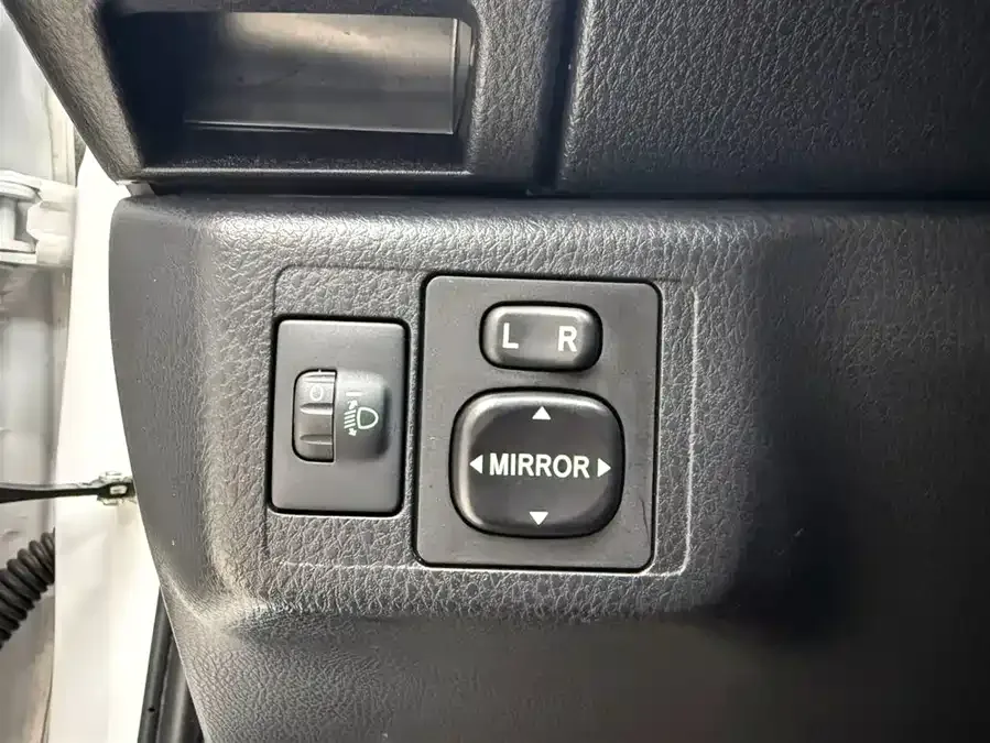 Toyota YARiS L YARiS L 2022 YARiS X 1.5L CVT Luxury PLUS Edition 2023 — миниатюра 3