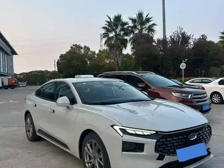 Ford Mondeo 2023 Mondeo EcoBoost 180 Luxury 2023 — миниатюра 3