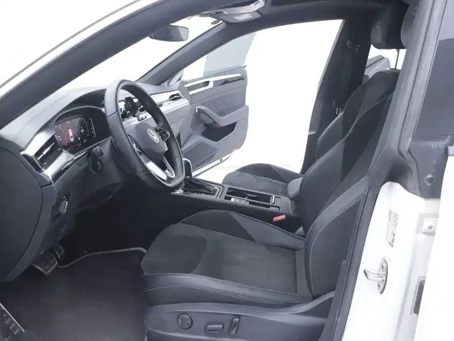 Volkswagen FAW- CC FAW-Volkswagen CC 2021 330TSI Dazzling Edition 2022 — миниатюра 3