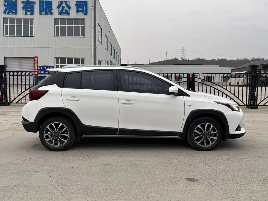 Toyota YARiS L YARiS L 2022 YARiS X 1.5L CVT Luxury PLUS Edition 2022 — миниатюра 2
