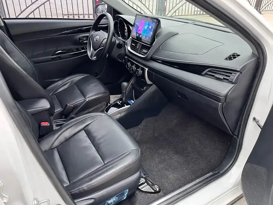 Toyota YARiS L YARiS L 2022 YARiS X 1.5L CVT Luxury PLUS Edition 2022 — миниатюра 5