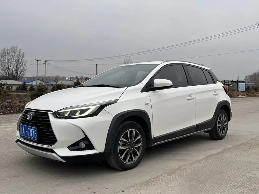 Toyota YARiS L YARiS L 2022 YARiS X 1.5L CVT Luxury PLUS Edition 2022 — фото 1, купить с доставкой в Москву
