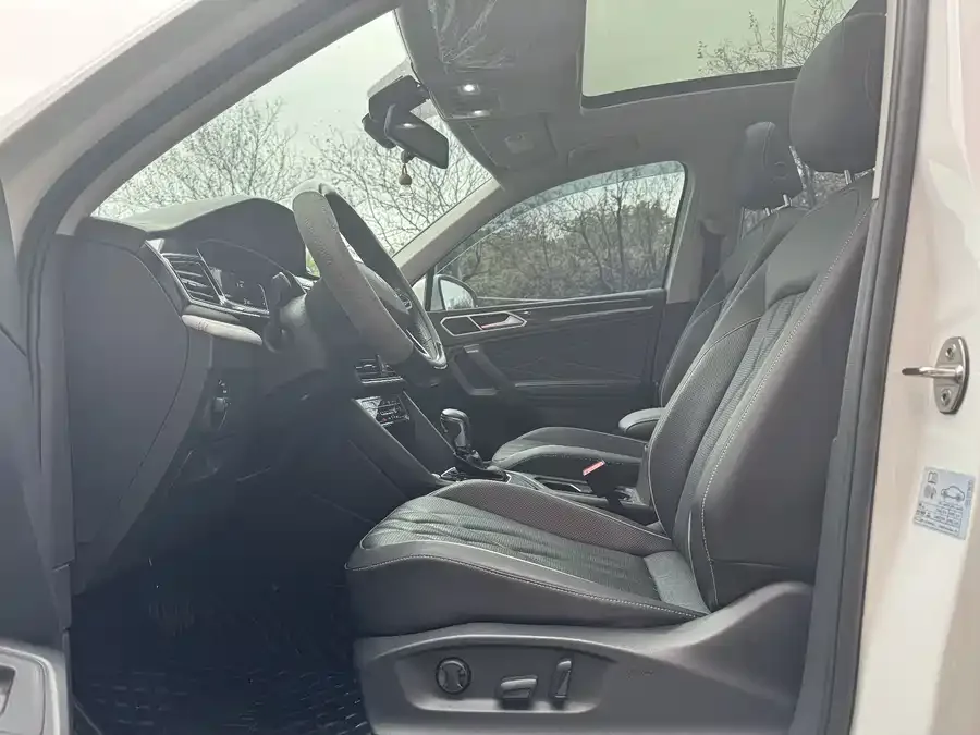 Volkswagen Tiguan L Tiguan L 2023 300TSI Automatic 2WD Smart Edition 2023 — миниатюра 2