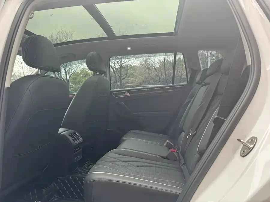Volkswagen Tiguan L Tiguan L 2023 300TSI Automatic 2WD Smart Edition 2023 — миниатюра 5