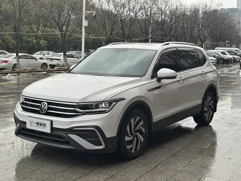 Volkswagen Tiguan L 2023 купить в Москве