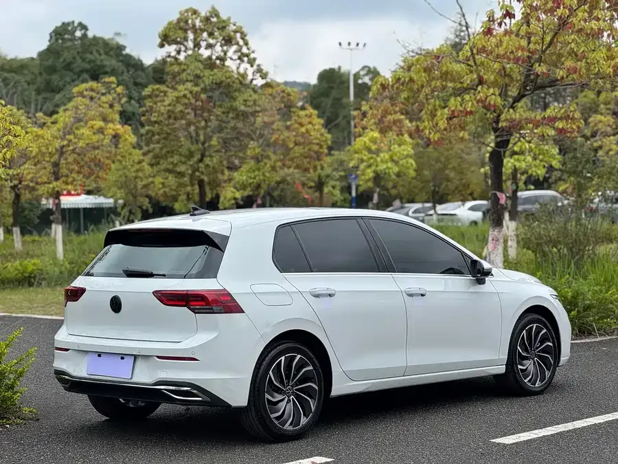 Volkswagen golf Golf 2021 200TSI DSG Pro 2022 — миниатюра 2