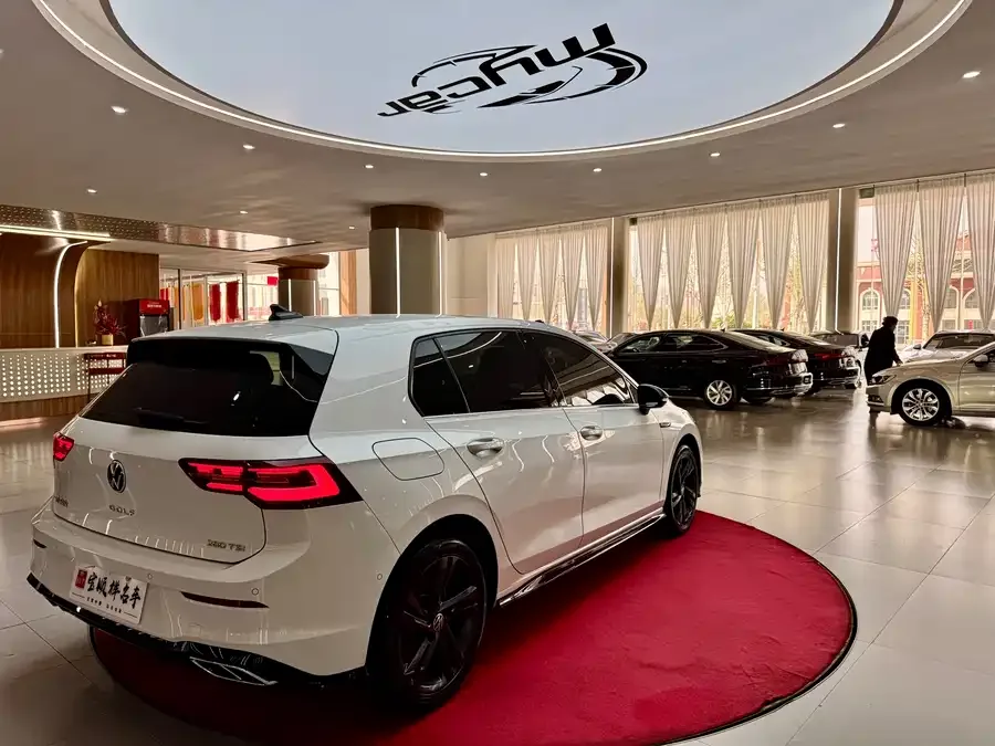 Volkswagen golf Golf 2023 280TSI DSG R-Line Lite 2024 — миниатюра 2