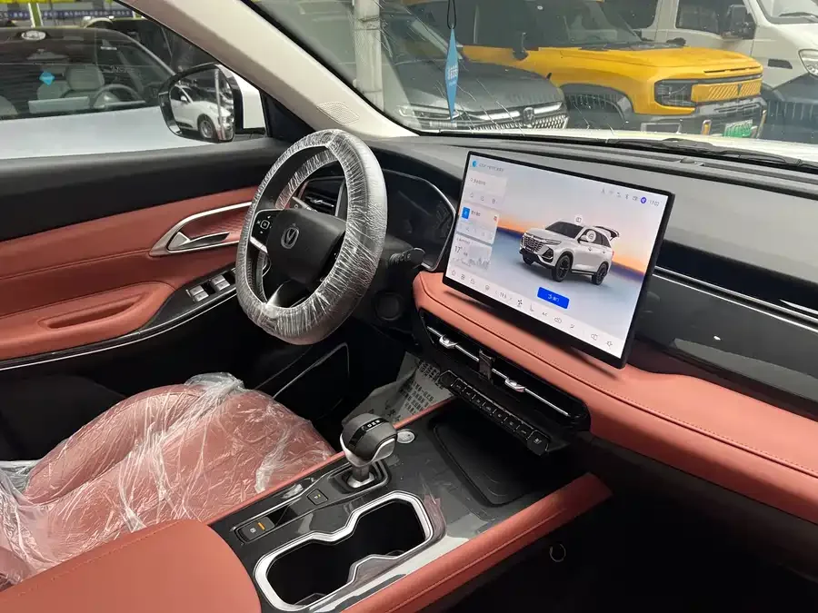 Changan CS75 Changan CS75 2026 PRO 1.5T DCT Premium 7-seater 2025 — миниатюра 2