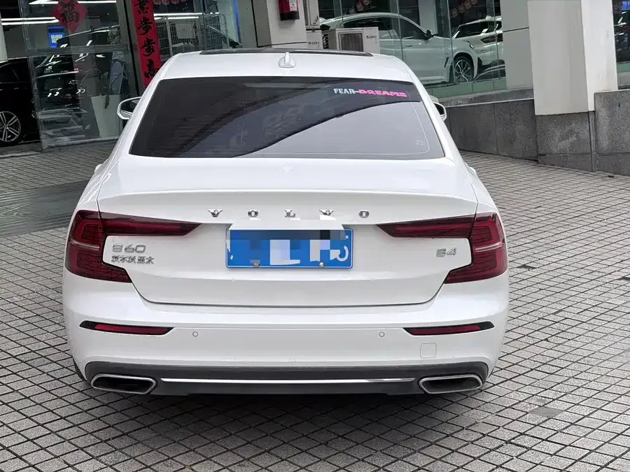 Volvo S60 2022 B4 Zhiyuan Luxury Edition 2022 — миниатюра 3