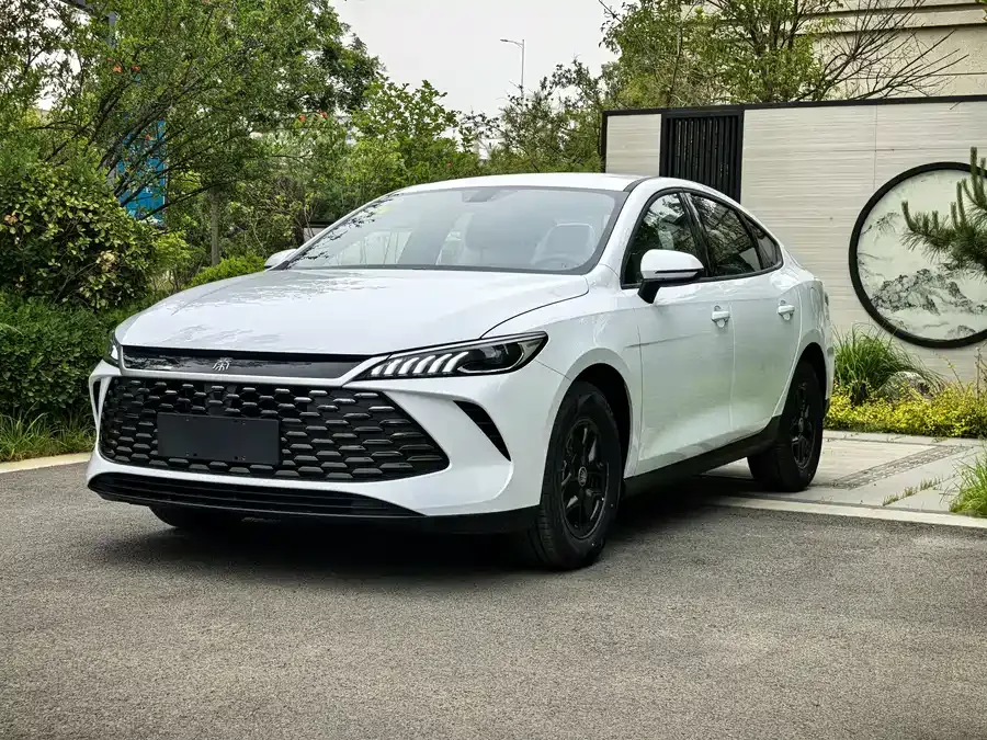 BYD Qin PLUS Qin PLUS 2026 DM-i 128KM Progressive Edition 2026 — фото 1, купить с доставкой в Москву