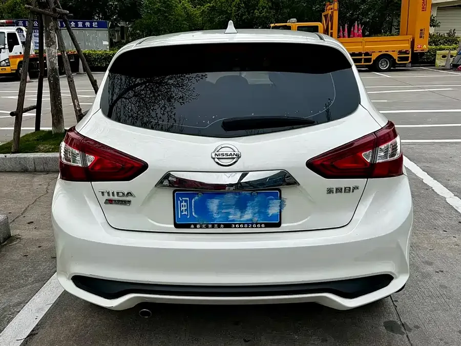 Nissan Tiida Tiida 2021 1.6L CVT Smart Travel Edition 2022 — миниатюра 2