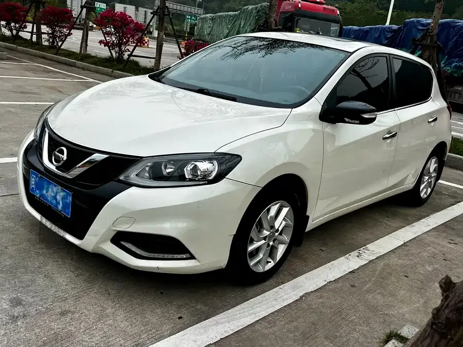 Nissan Tiida Tiida 2021 1.6L CVT Smart Travel Edition 2022 — фото 1, купить с доставкой в Москву