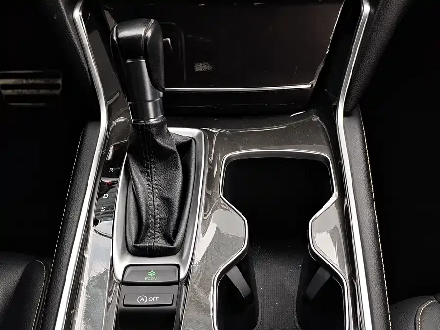 Honda Accord 2022 Accord 260TURBO Fantasy Night Premium Edition 2022 — миниатюра 5