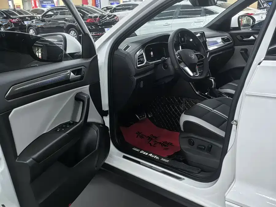 Volkswagen T-ROC T-ROC 2023 300TSI DSG 2WD Chenguang Edition 2024 — миниатюра 2