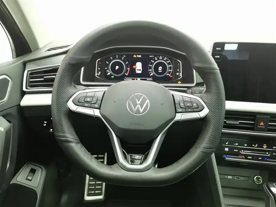 Volkswagen Tiguan L Tiguan L 2024 Outstanding Model 330TSI Automatic Two-Wheel Drive R-Line Dragon Glory Edition 2024 — миниатюра 5