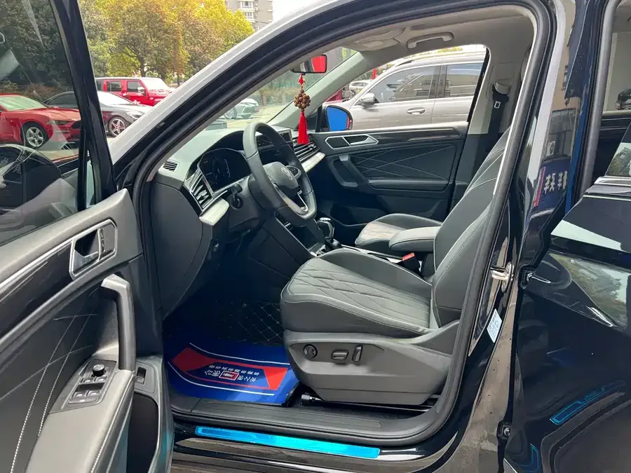 Volkswagen Tiguan L Tiguan L 2025 Outstanding Model 300TSI Automatic 2WD Longteng Edition 2025 — миниатюра 3