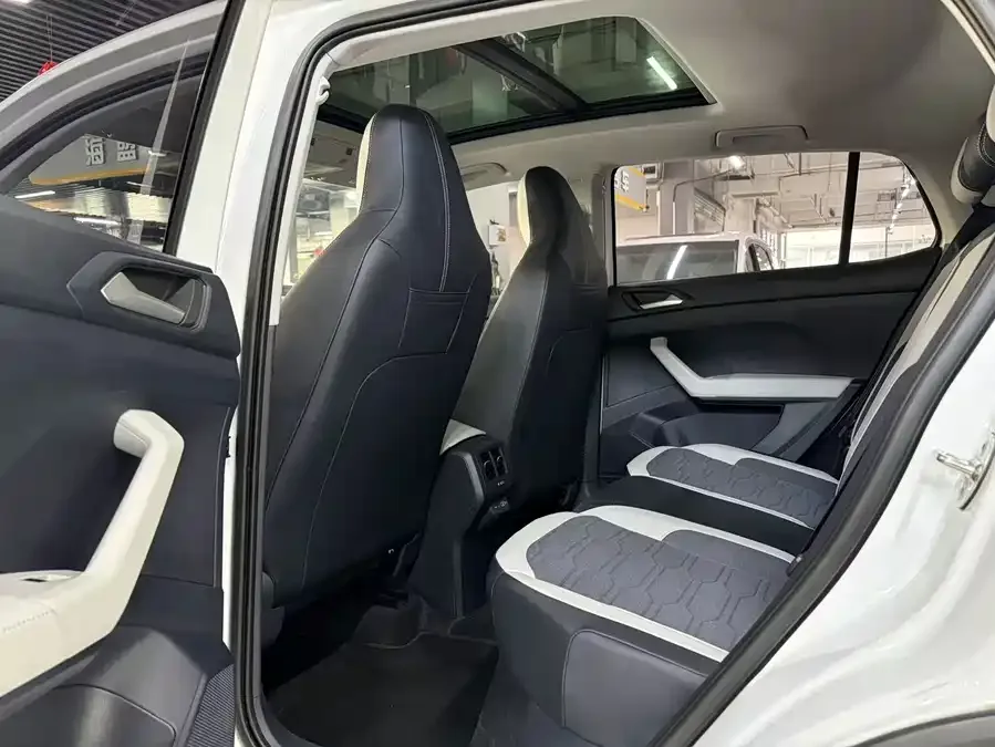 Volkswagen Tiguan (Tharu) 2026 Tiguan 1.5L Sharp Edition 2025 — миниатюра 2