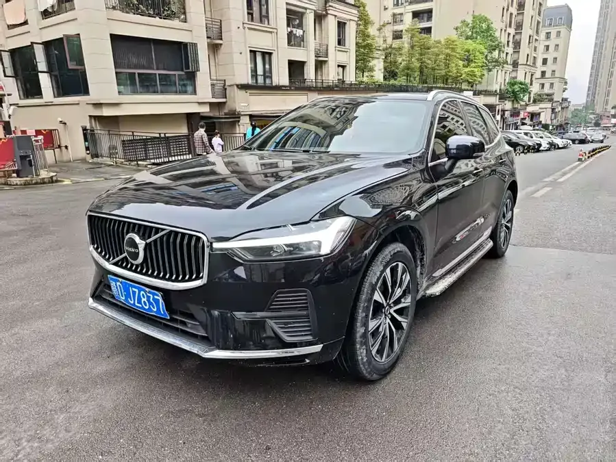 Volvo XC60 2023 B5 4WD Zhiyuan Luxury Edition 2023 — фото 1, купить с доставкой в Москву